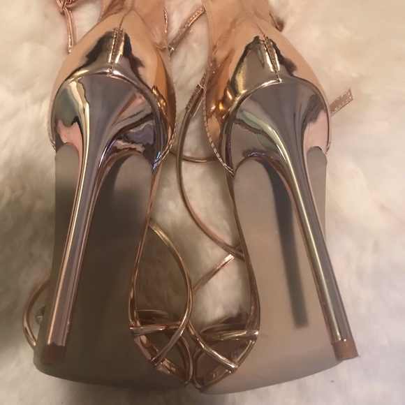 NWOT Steve Madden Rose Gold Strappy Sandals - Picture 4 of 4
